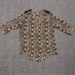 Mix & Co. Animal Print Blouse